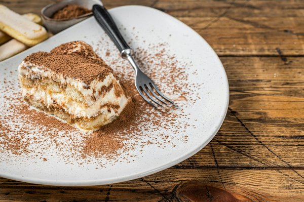 Come preparare un delizioso tiramisù italiano con biscotti gustosi?